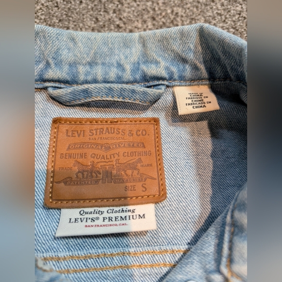 Levi's Vintage-inspired 'Big E" Light Wash Denim Jacket, Women's Small - Picture 3 of 8